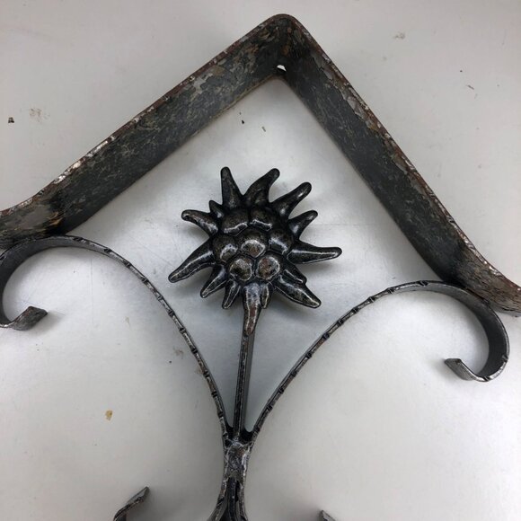 Vintage Metal Sun Hook - Picture 4 of 8